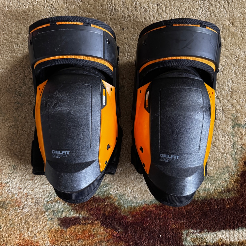 Knee pads